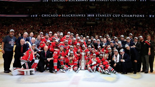 Blackhawks take team picture with Stanley Cup
