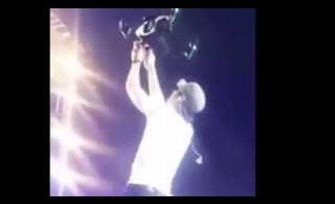 Enrique Iglesias injured – Chops His Fingers With A Drone In Concert – RAW VIDEO
