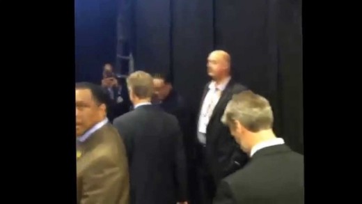 Golden st Warriors Assistant Coach Alvin Gentry shouts PROFANITY at a FAN at Cavs game during half
