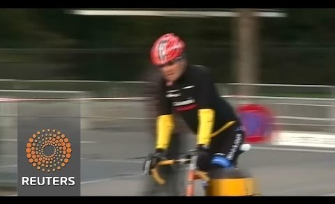 John Kerry breaks his leg in bicycle accident