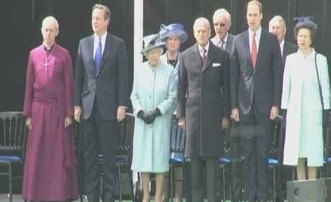 Magna Carta: Queen and David Cameron mark 800th anniversary