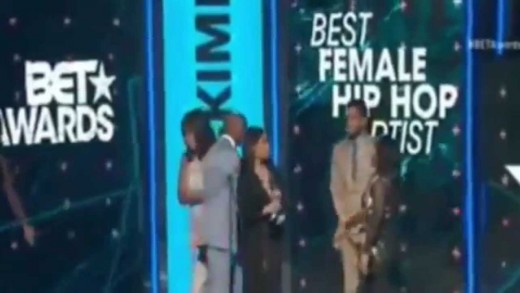 Nicki Minaj Wins Best Female Hip Hop ” BET AWARDS 2015″  âª#âBETAwards2015â¬