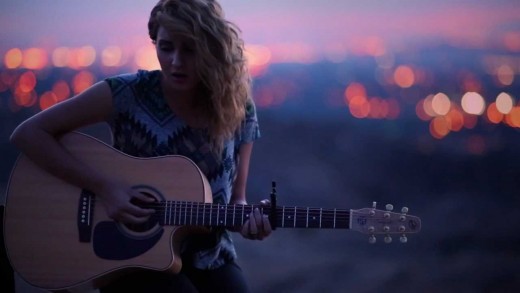 Tori Kelly – All In My Head (Live Acoustic)