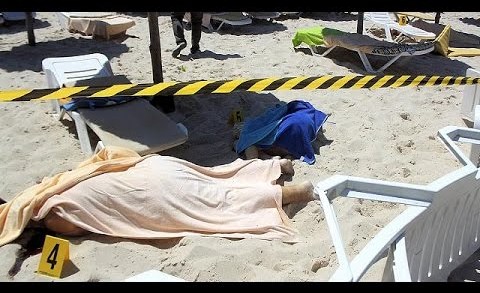 Tunisia: massacro in spiaggia, decine di morti tra i turisti