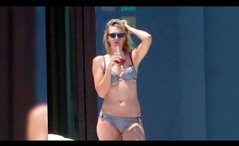 Maria Sharapova Vacations From Tennis in a Bikini
