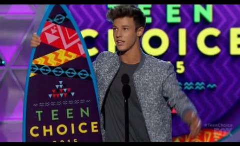 Cameron Dallas Wins Choice Viner at Teen Choice Awards 2015