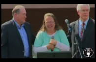 Kim Davis Speaks At Kentucky Rally After Being Released From Jail (9-8-15)