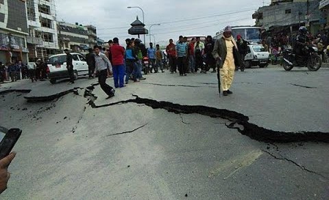2015 Nepal Earthquake Caught on CCTV – Real Footage