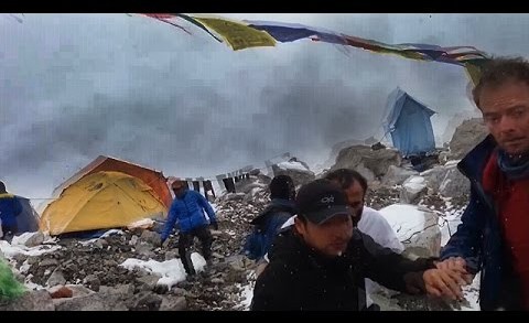 Avalanche Strikes Everest Basecamp During Earthquake