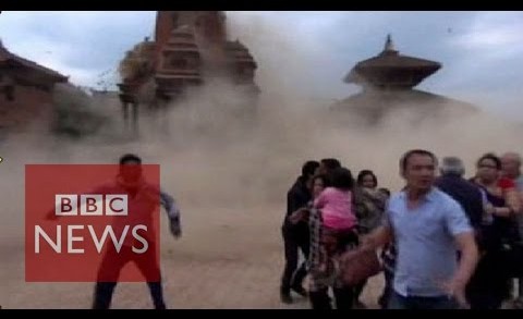Nepal earthquake: Video shows terrified tourists as the temple collapse – BBC News