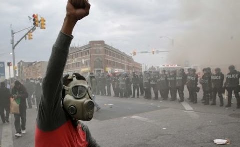The Craziest Footage Of April 27th, 2015,In Baltimore Riots:Stores, Banks, CVS Looted!
