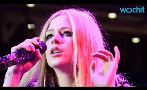 Avril Lavigne Gets Emotional Talking About Her Experience With Lyme Disease