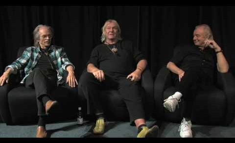 Steve Howe, Chris Squire and Alan White of Yes – Capes