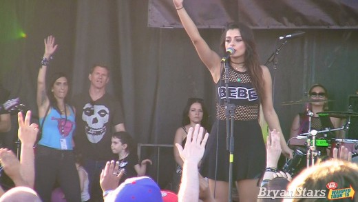Bebe Rexha – “Hey Mama” (feat. David Guetta & Nicki Minaj) Live in HD! at Warped Tour 2015