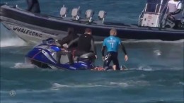 WSL : Mick Fanning attacked by shark